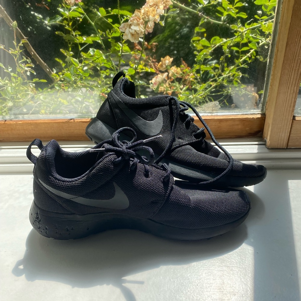 Black Nike Runners, size 8.5 US